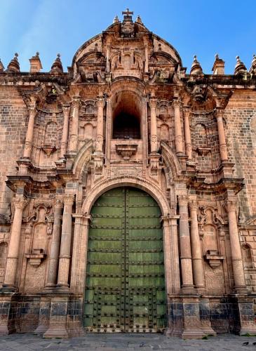 Façade cathédrale- Circuit andin architecture coloniale, pierres Incas Terres Péruviennes