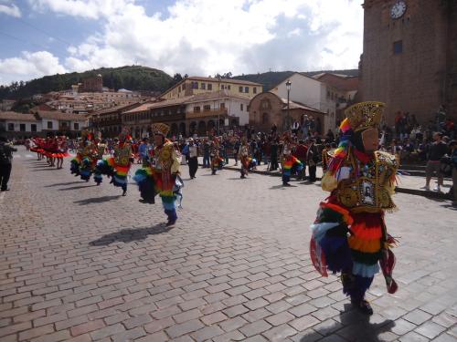 Folklore - Circuit andin architecture coloniale, pierres Incas Terres Péruviennes