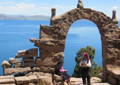 Île Taquile costume traditionnel - Lac Titicaca patrimoine culturel vivant